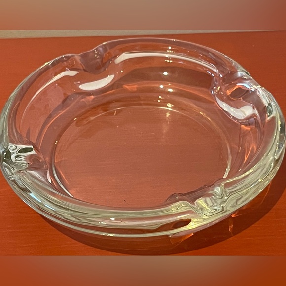Heavy Clear Glass Ashtray Round Cigarettes, Cigars, Pipe Ashtray Collectors - Picture 2 of 10